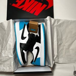 women’s air jordan retro low OG “UNC”